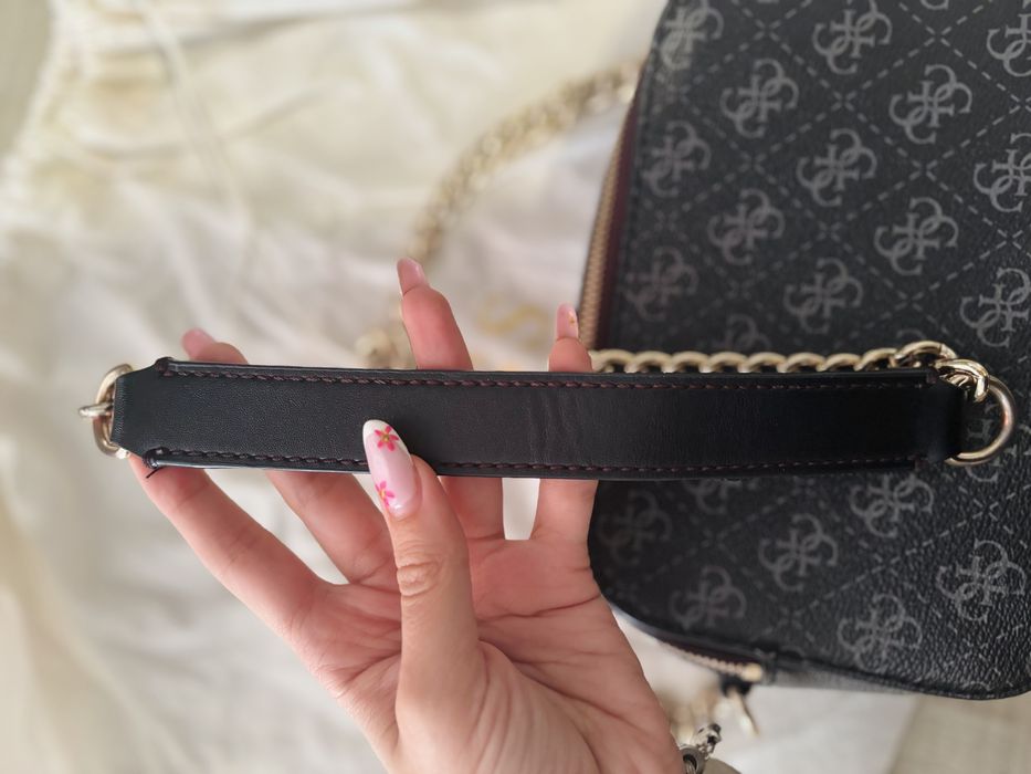 Geanta de umar Guess