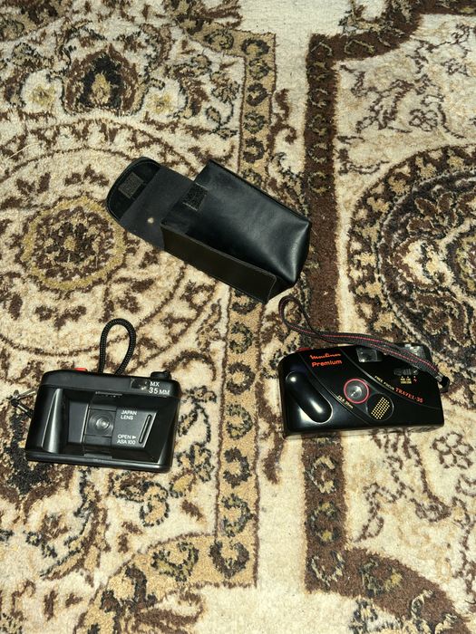 Vand doua aparate foto