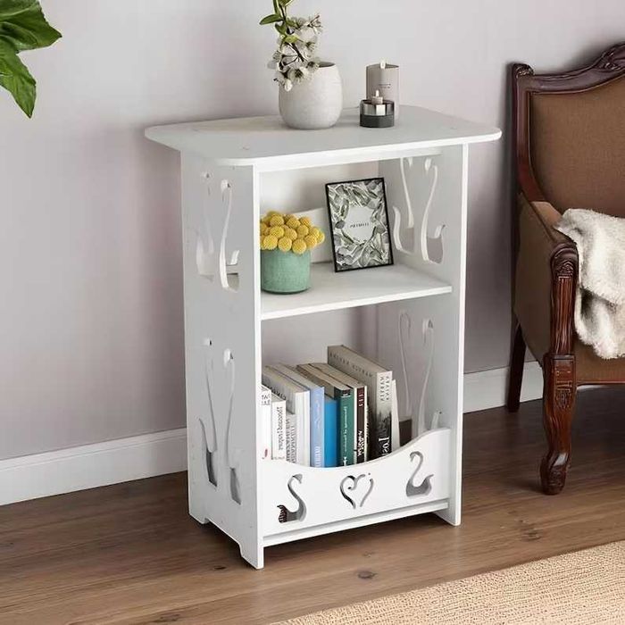 Декоративна бяла масичка с изрязани орнаменти и три нива за съхранение