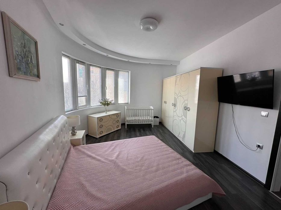 Тристаен апартамент - до хотел Черно море , пл. Севастопол