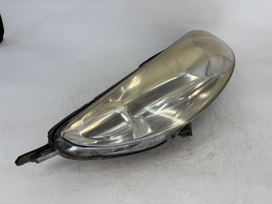 Far dreapta Peugeot 407 an 2006