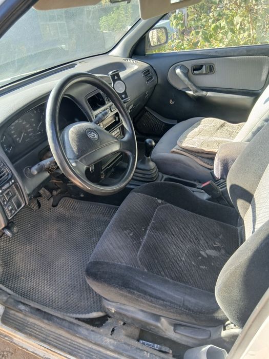 Продам машину Nissan