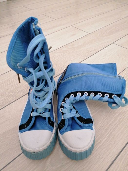 Tenisi tip gheata cu siret si fermoar, noi, marime 34