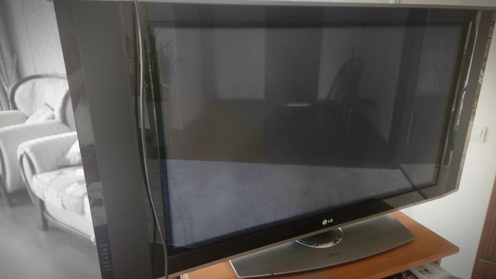 Продам телевизор LG,