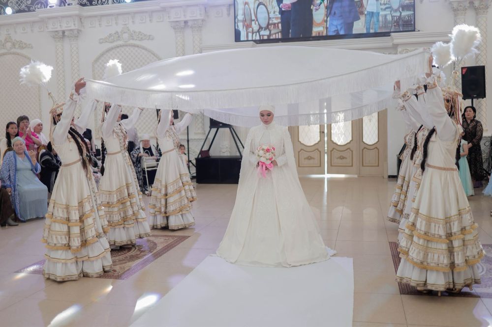 Продам Свадебный  платье для покрытых девушек 100 тыс