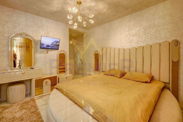 Дава се под наем Тристаен апартамент в Варна, Галата - 150 кв.м за 2500 € - Снимка #3