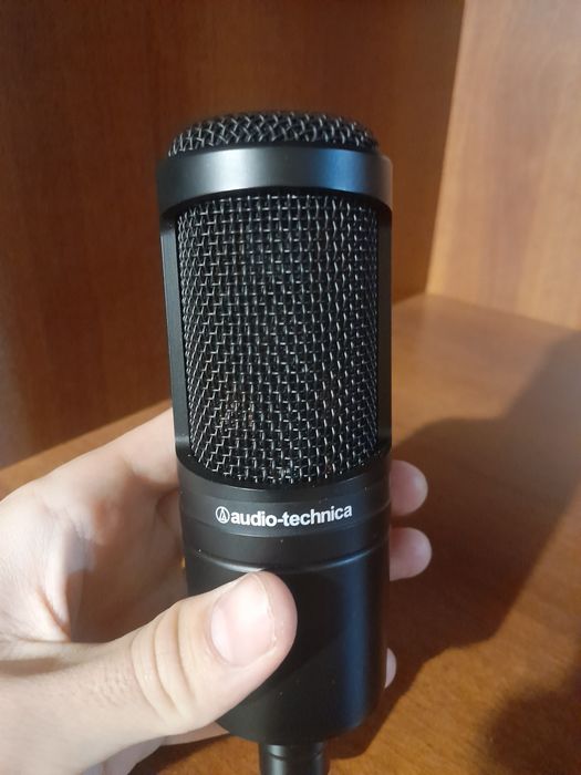 Студийный микрофон Audio-Technica AT2020