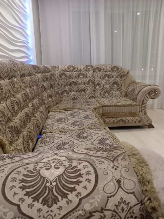 Срочно продам угловой диван.