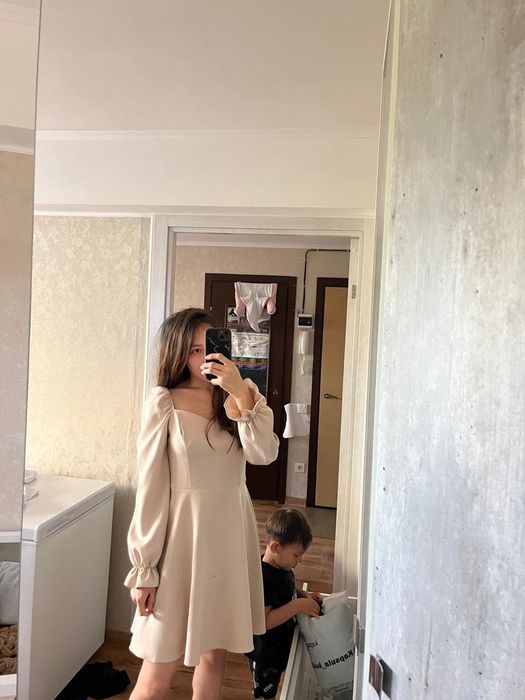 Продам платья, по 4000