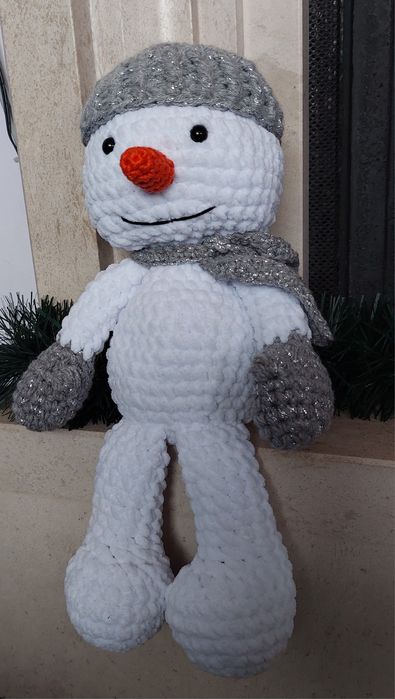 Плюшено мече и снежен човек