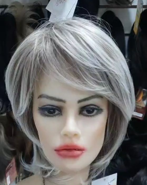 Продам парик стрижки средней длины