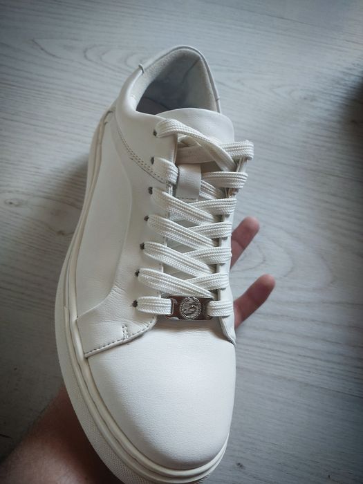 Adidasi albi Benvenuti