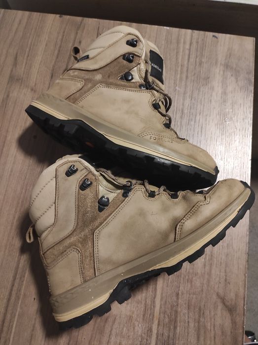Bocanci Forclaz mărimea 42 impermeablil