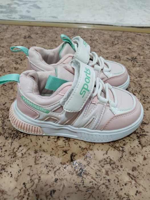 Продаю красовки для девочки