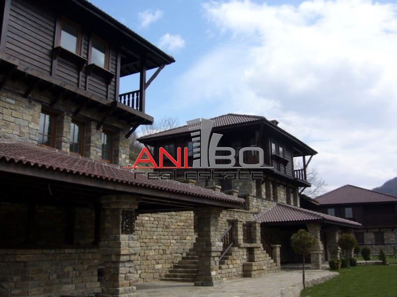 Каменни къщи в област Ловеч, гр. Тетевен, с. Голям Извор, площ 1000 к