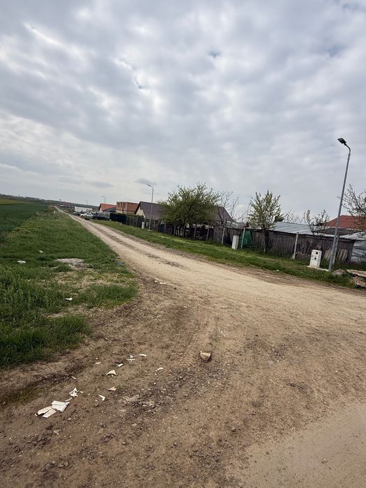Proprietar vand teren intravilan 588mp