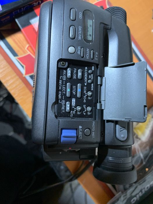 Cameră video vintage Panasonic Camescope S-VHS—CNV-S4 VHS PAL.