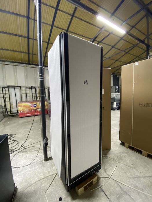 Vitrina frigorifica verticala pentru bauturi alcoolice si sucuri