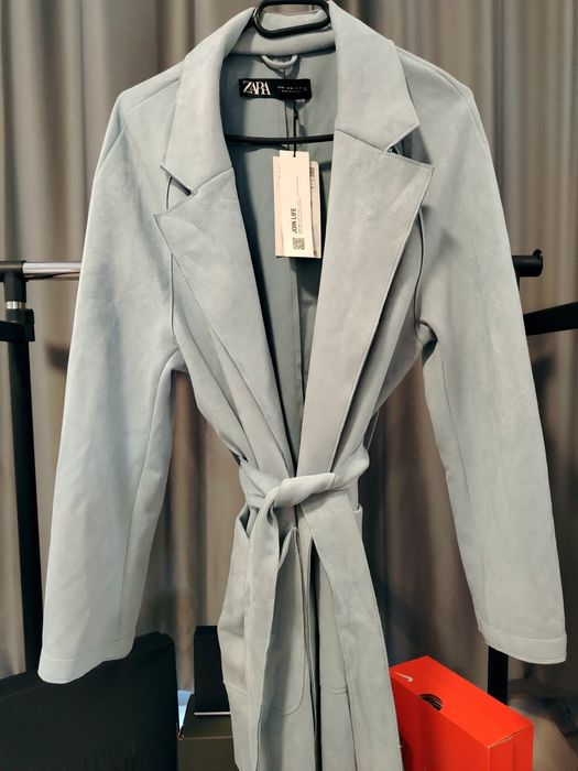 Светлосин велурен блейзър