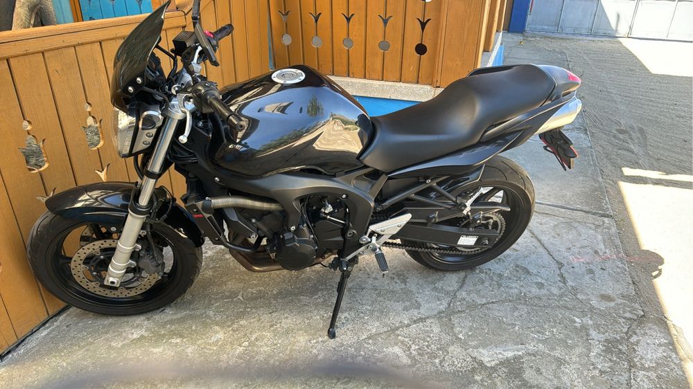 Motocicleta Yamaha FZ6 Naked