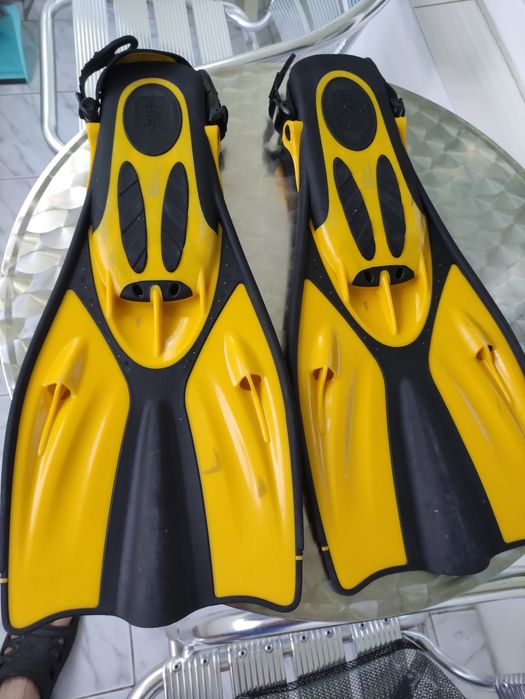 Продавам плавници номер 42-46