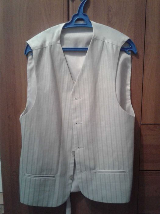 Костюм тройка светлый