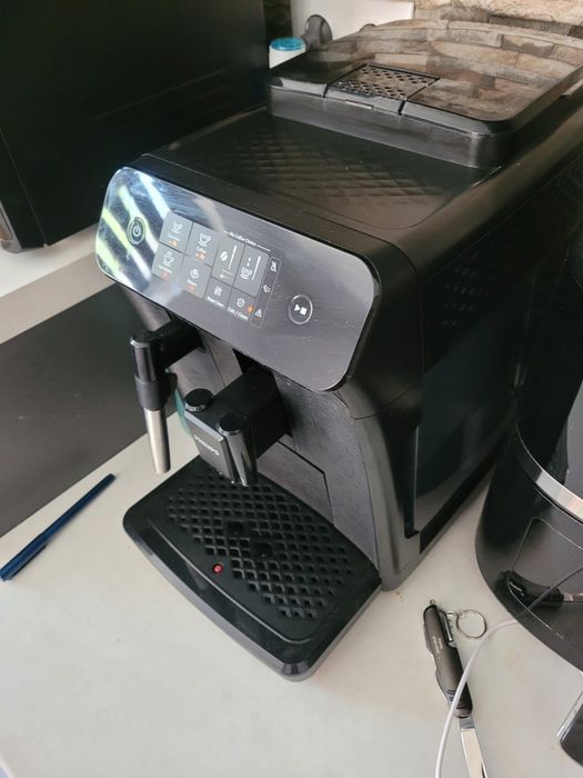 Philips EP1220/00 Seria 1200 Cafetieră automată cu spumă de lapte, negru