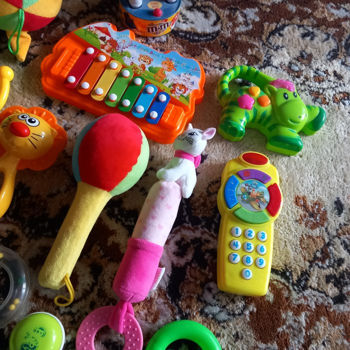 Лот играчки за бебе
