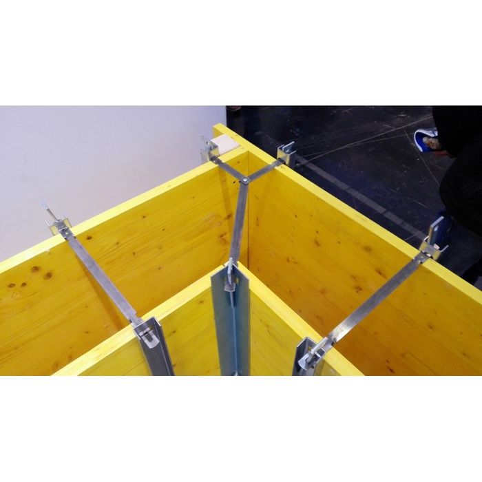 Accesorii cofraje doka , montanti , distantieri , coltare , cravate