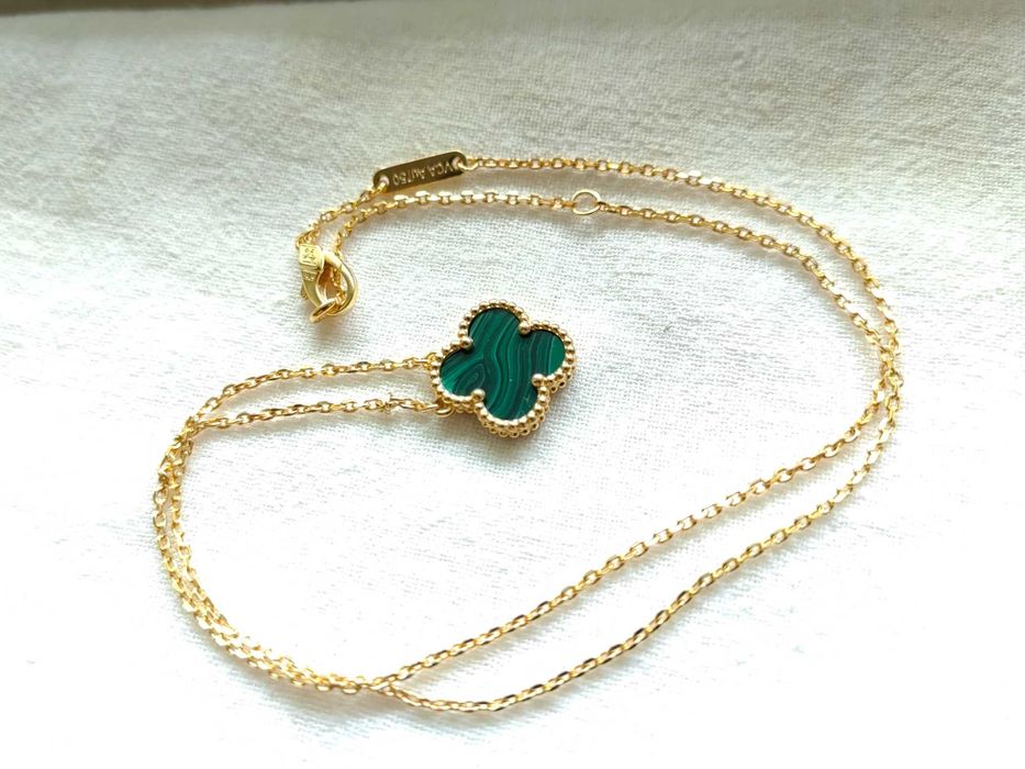 Дамско колие в розово злато с детелина от зелен малахит Van Cleef VCA