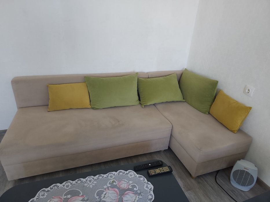 Ъглов разтегателен диван