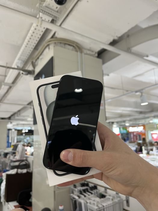 Iphone 15 black.