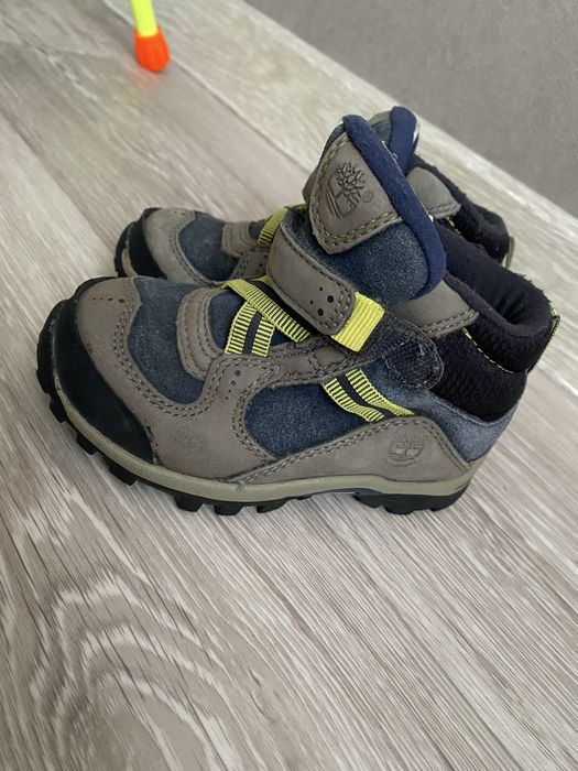 Продам детскую обувь