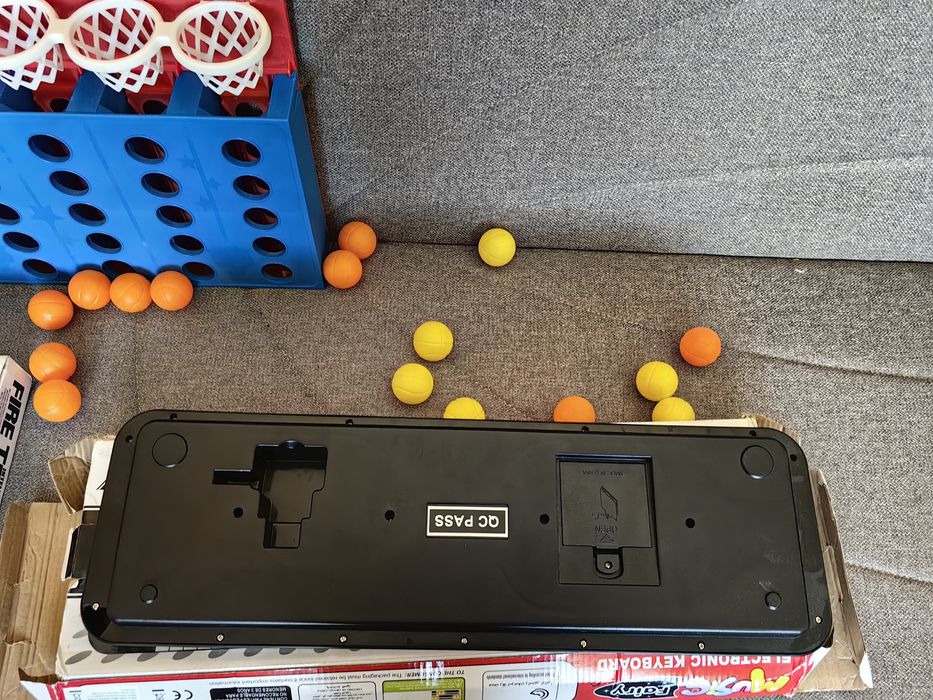 Lego, pianină,, coș mingi toate 50 lei