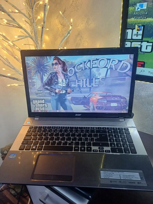 Laptop acer  i3    displai 17.3