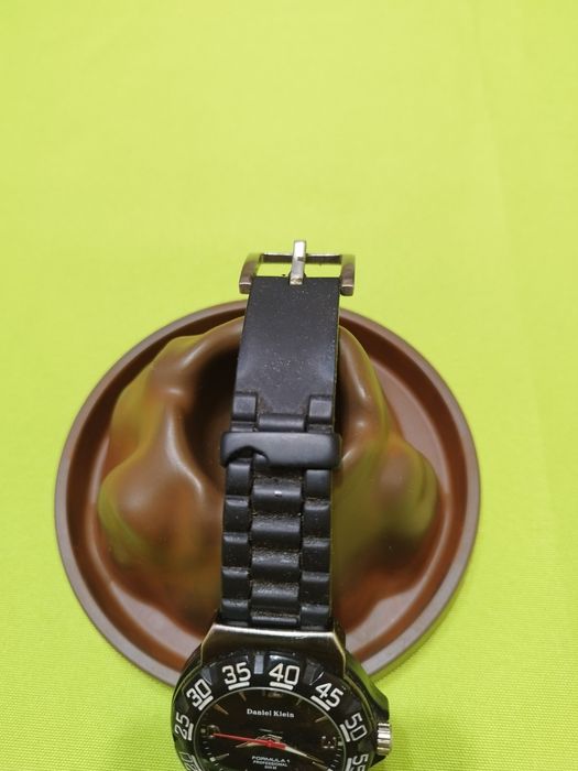 Продавам мъжки часовник