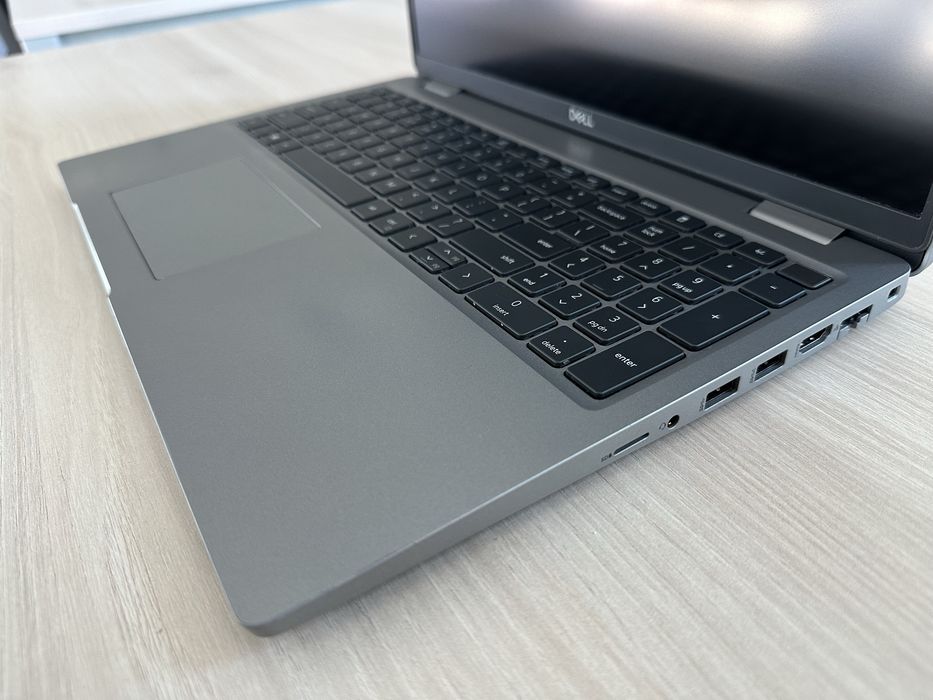 Лаптоп Dell Latitude 5520 15.6 FHD IPS Core i5-1145G7 32GB DDR4 1TB SSD Windows 11 PRO