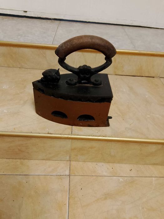 Антична ютия на въглища