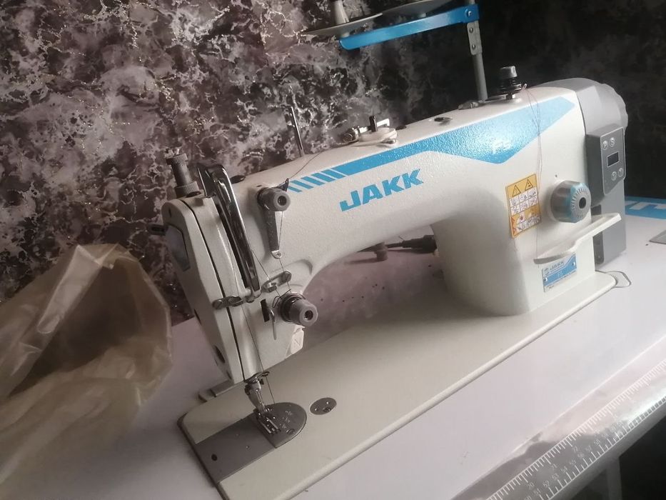 JAKK tikuv mashinasi F5 srochni sotiladi