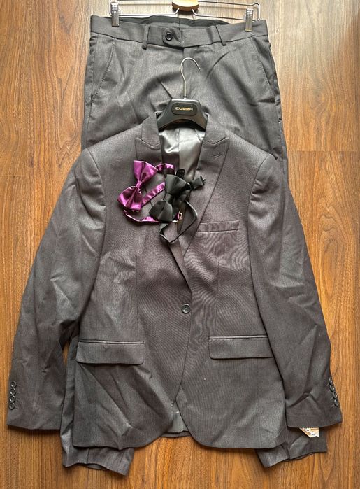 Мъжки официален костюм