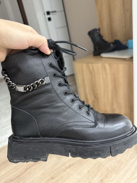 Зимние ботинки продаётся