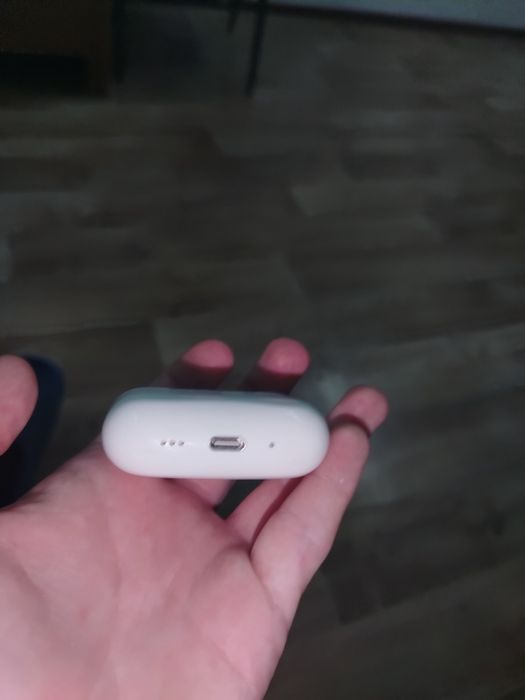 Airpods pro 3 в нормольном состоянии