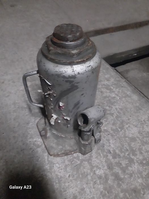 Продам домкрат 20 тонн