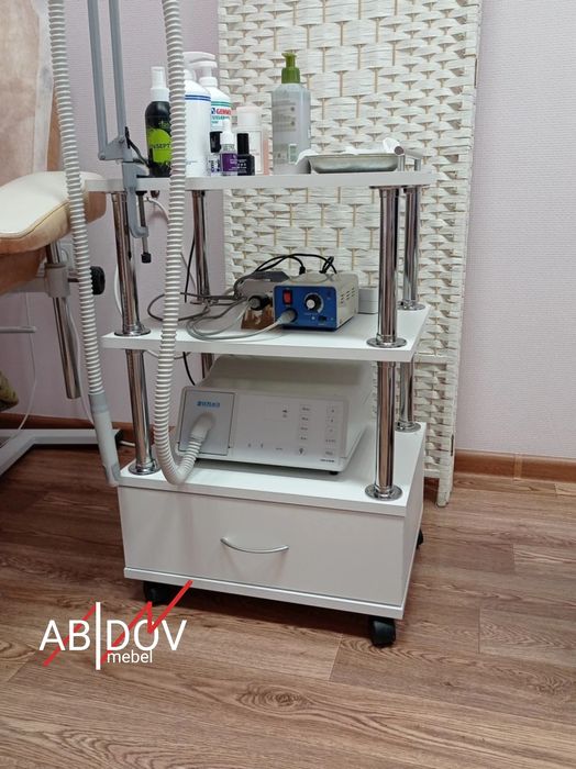Для салона красоты и косметологии тумбочка  ,  помощница  , тележка .