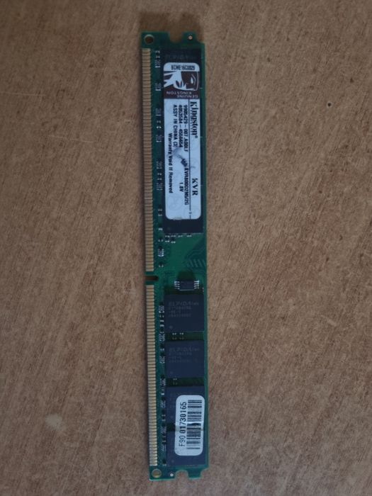 DDR2 PC2 2GB operativ xotira sotiladi originali