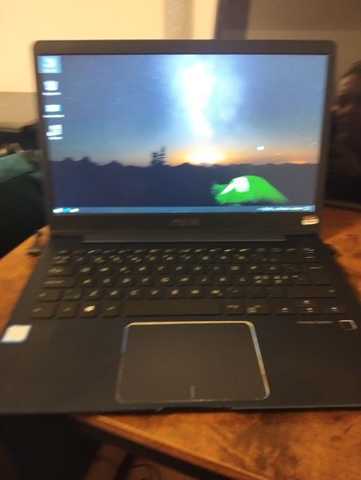 Asus ZenBook ultraslim i3 gen 8 ssd