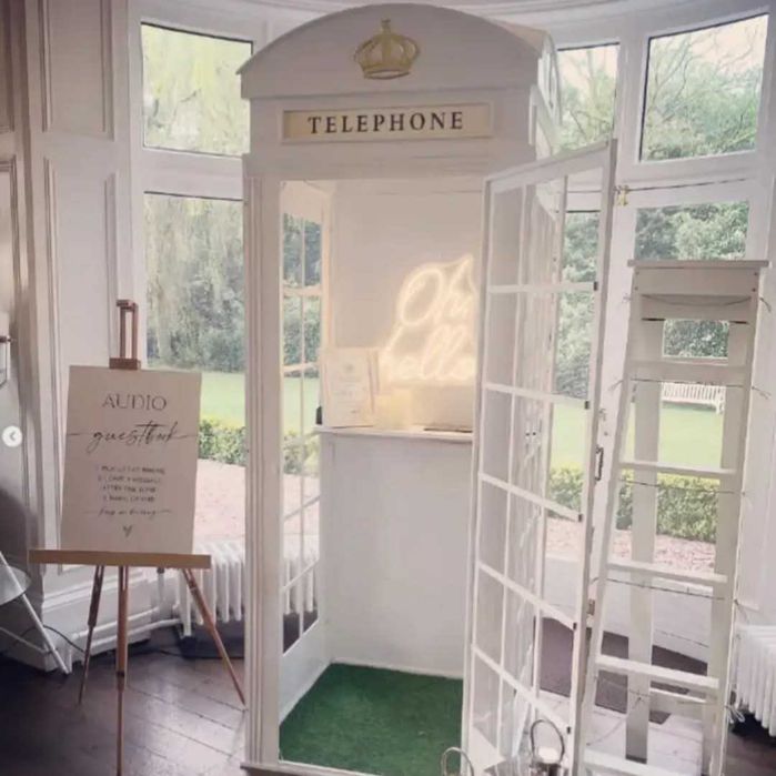Cabina telefonica londoneza si audio guestbook