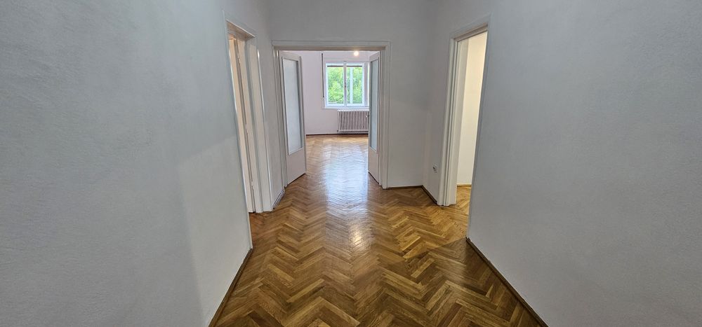 Proprietar, vand apartament 3 camere, 87mp utili, pod, 2 garaje - 185.000 Eur