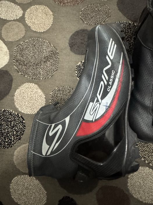 Продам лыжные ботинки