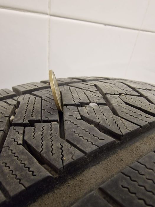 Зимние шины 255/55 R20